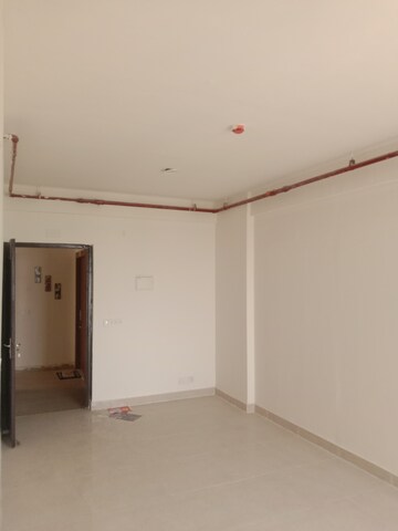 Room in 2 BHK Apartment at Signature Global Prime, Sector 63a – for Rent