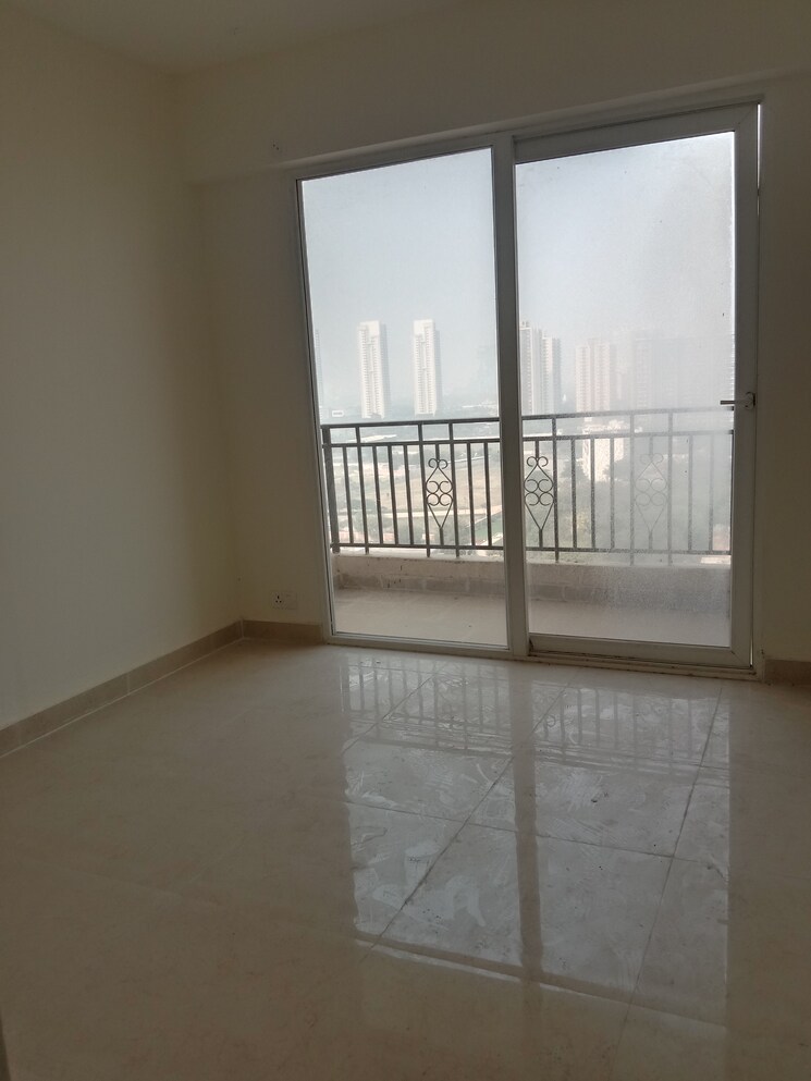 Room, signature-global-prime 2 Bedroom 834 Sq.Ft. Apartment In Sector 63a Gurgaon 9480679