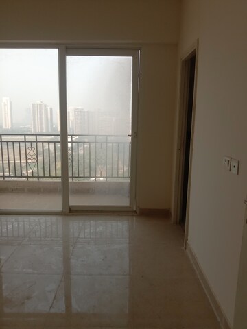Room in 2 BHK Apartment at Signature Global Prime, Sector 63a – for Rent