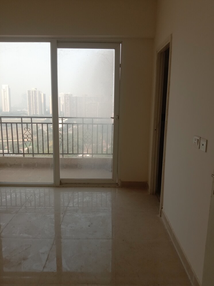 Room, signature-global-prime 2 Bedroom 834 Sq.Ft. Apartment In Sector 63a Gurgaon 9480679