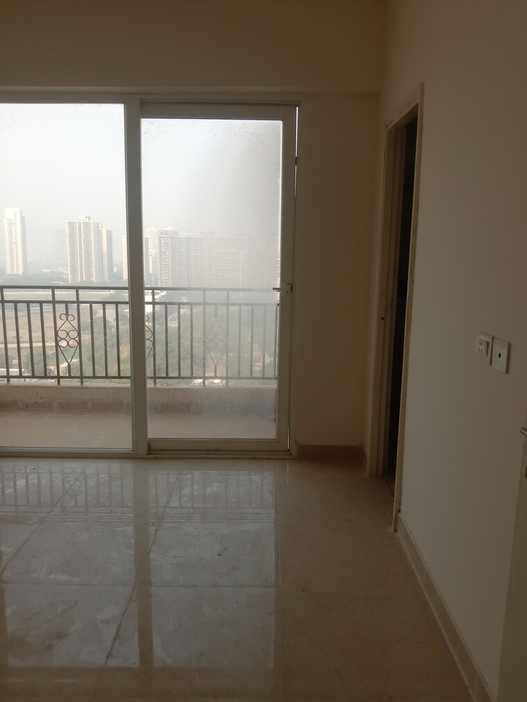 Room, signature-global-prime 2 Bedroom 834 Sq.Ft. Apartment In Sector 63a Gurgaon 9480679