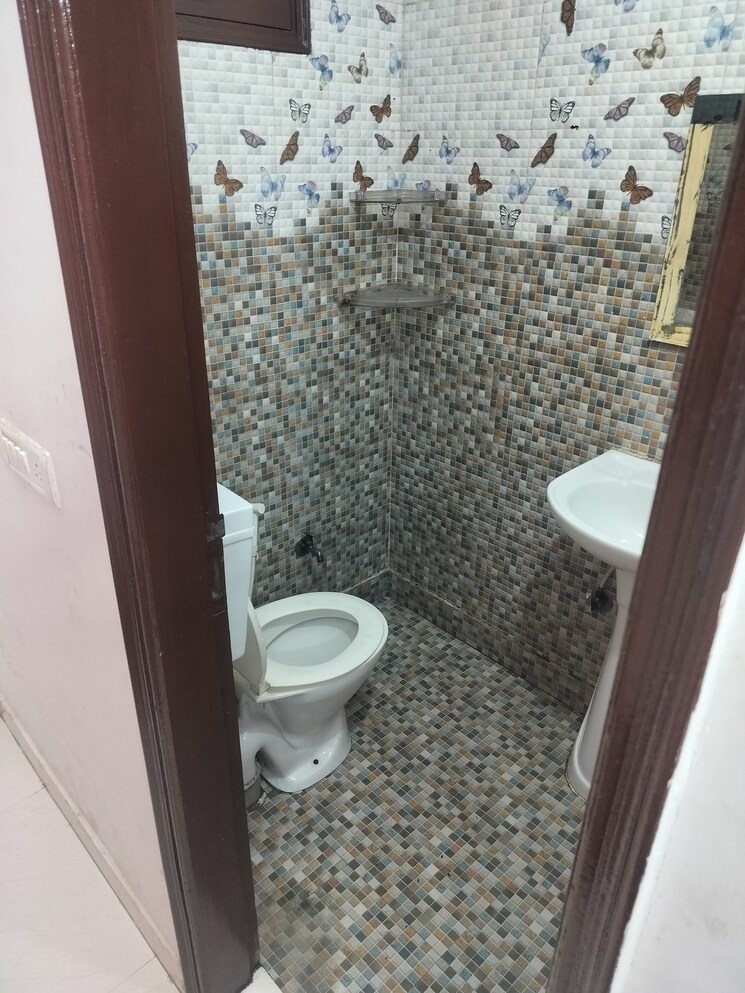 Bathroom, sapphire-tower 2 Bedroom 940 Sq.Ft. Builder Floor In Sector 104 Noida 9480690