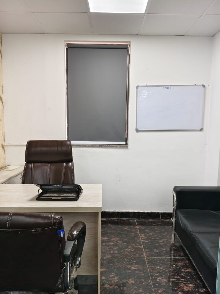 undefined, sector 63 Commercial Office Space 610 Sq.Ft. In Sector 63 Noida 9480691