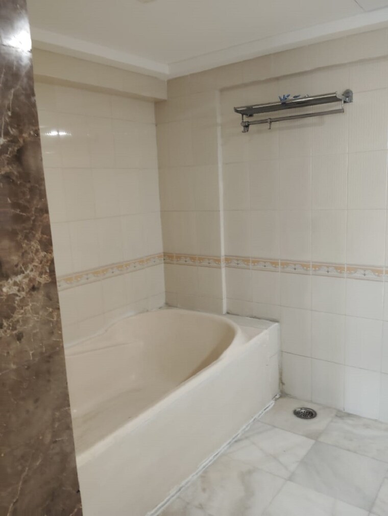 Bathroom, bandra west 4 Bedroom 1200 Sq.Ft. Apartment In Bandra West Mumbai 9480700