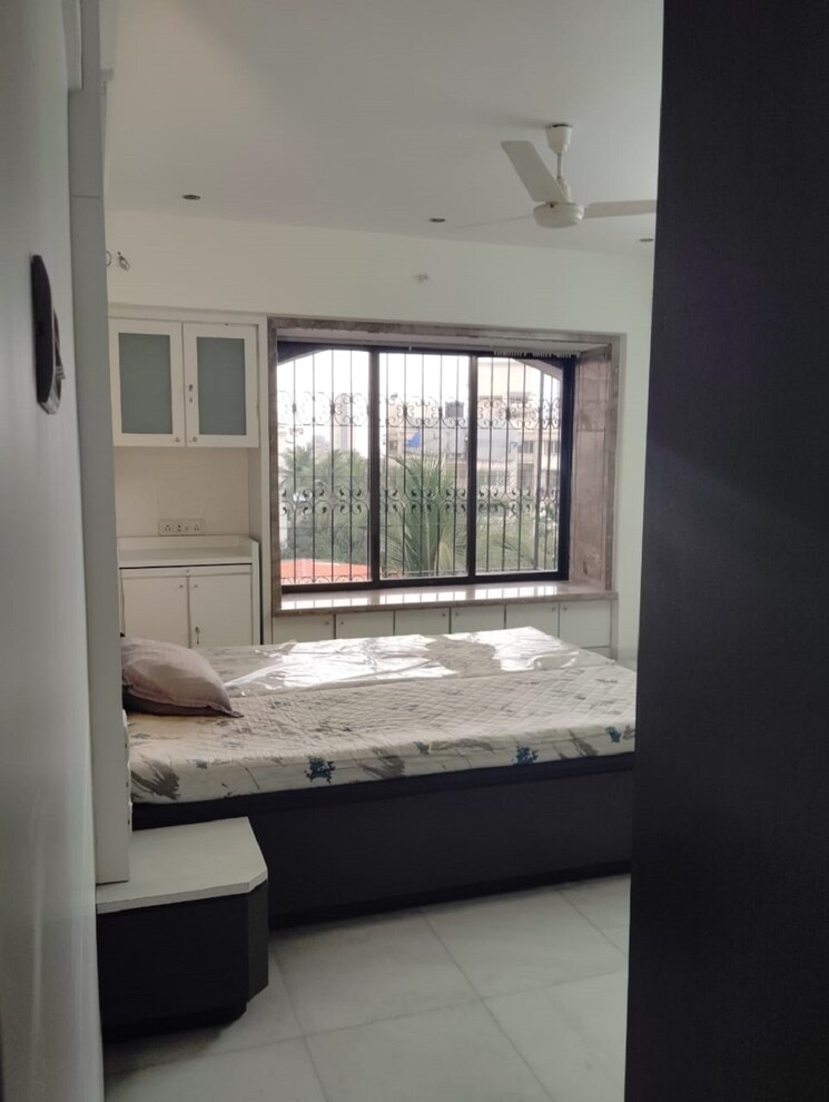 Bedroom, bandra west 4 Bedroom 1200 Sq.Ft. Apartment In Bandra West Mumbai 9480700