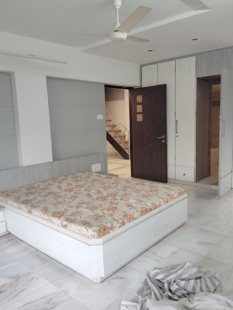 Bedroom, bandra west 4 Bedroom 1200 Sq.Ft. Apartment In Bandra West Mumbai 9480700