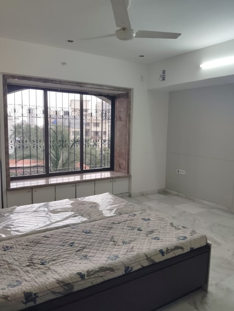 Room, bandra west 4 Bedroom 1200 Sq.Ft. Apartment In Bandra West Mumbai 9480700