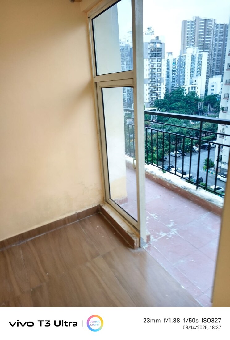 Balcony, maxblis-grand-wellington 1 Bedroom 615 Sq.Ft. Apartment In Sector 75 Noida 9480714