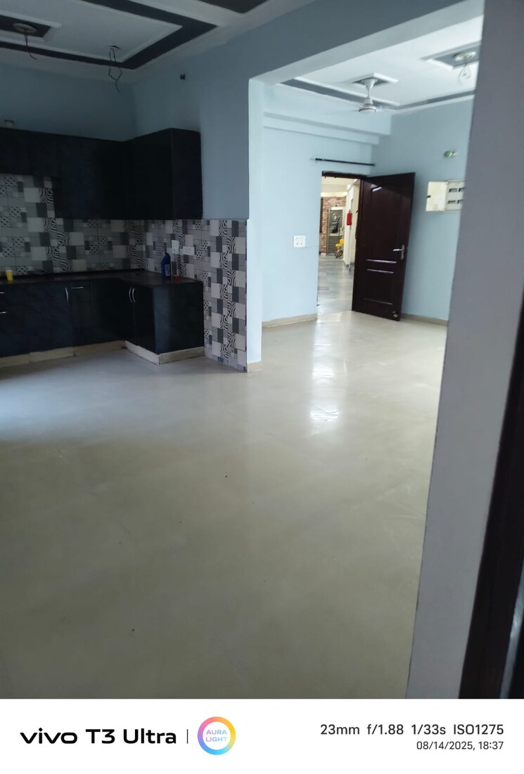 Room, maxblis-grand-wellington 1 Bedroom 615 Sq.Ft. Apartment In Sector 75 Noida 9480714