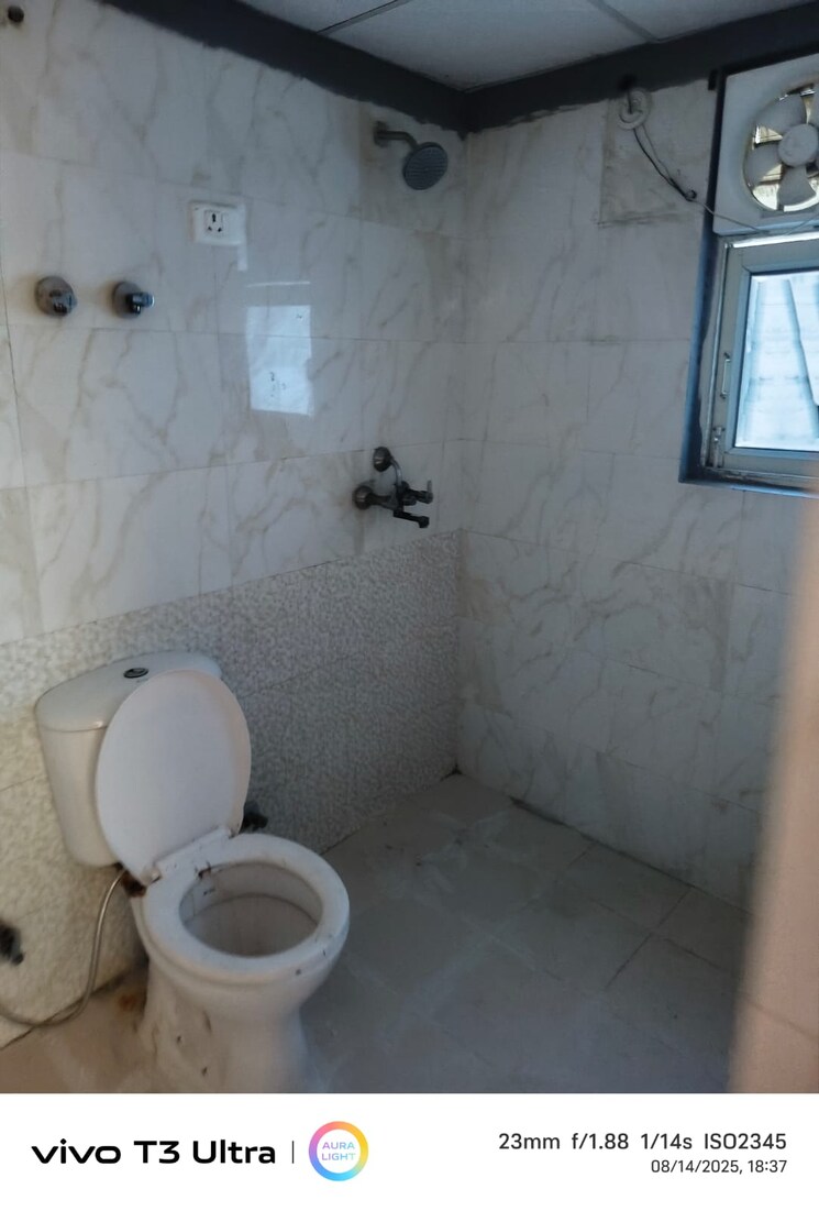 Bathroom, maxblis-grand-wellington 1 Bedroom 615 Sq.Ft. Apartment In Sector 75 Noida 9480714