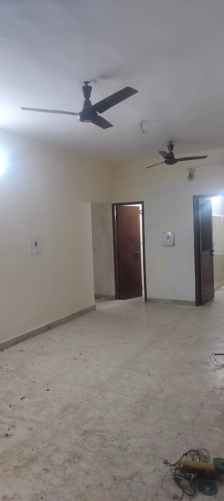 Room, garhyog-apartment 4 Bedroom 170 Sq.Yd. Apartment In Janakpuri Delhi 9480739