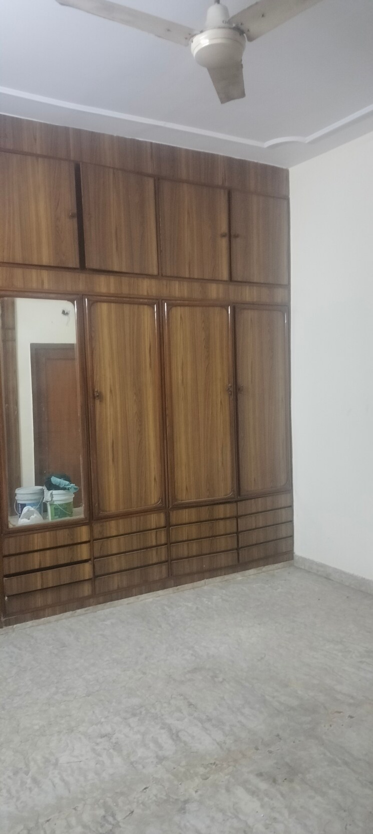 Room, garhyog-apartment 4 Bedroom 170 Sq.Yd. Apartment In Janakpuri Delhi 9480739