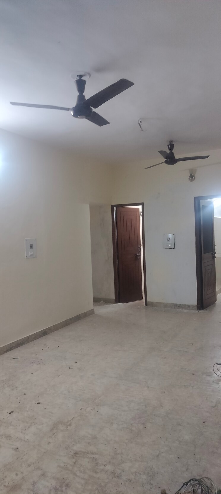 Room, garhyog-apartment 4 Bedroom 170 Sq.Yd. Apartment In Janakpuri Delhi 9480739