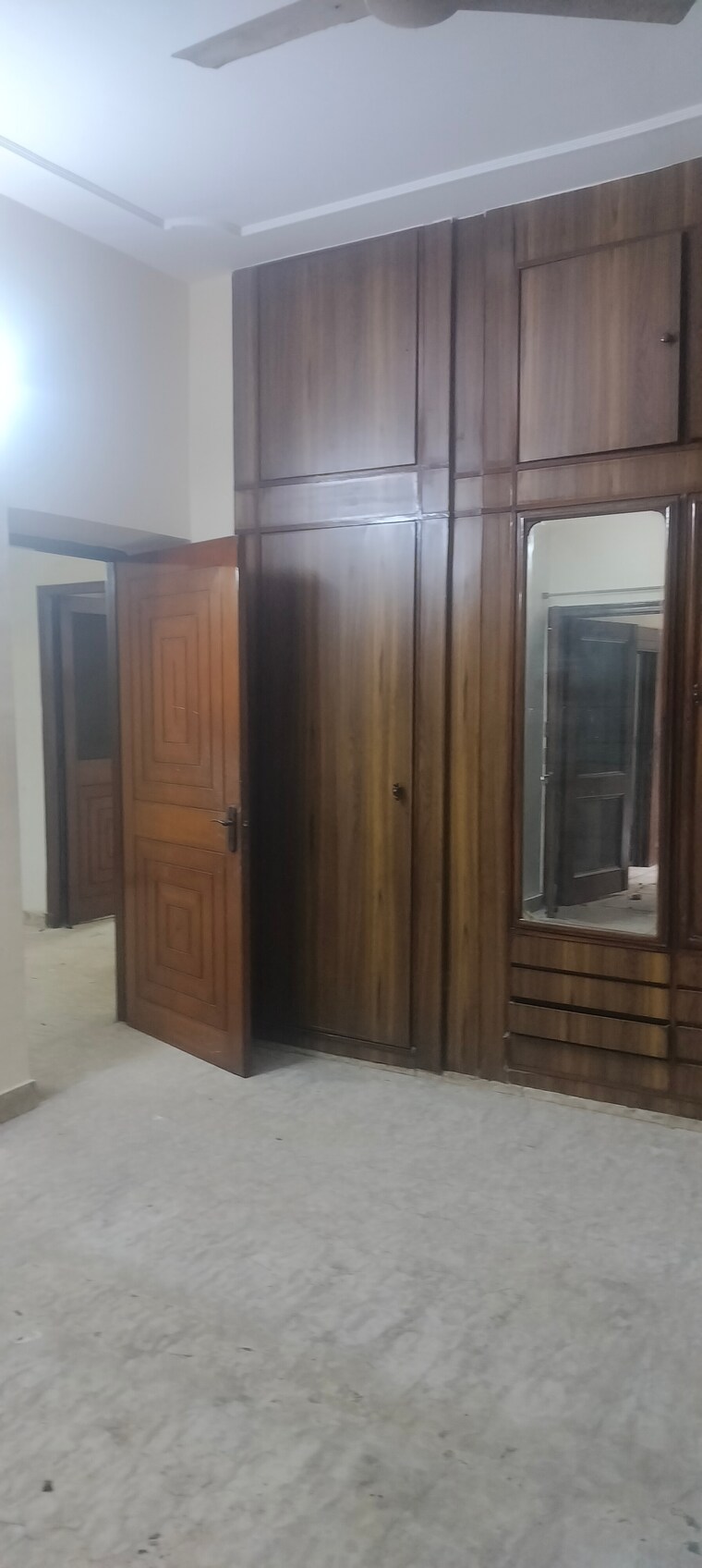 Room, garhyog-apartment 4 Bedroom 170 Sq.Yd. Apartment In Janakpuri Delhi 9480739