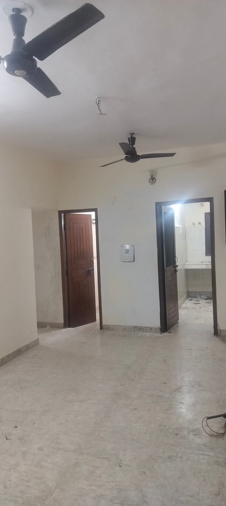 Room, garhyog-apartment 4 Bedroom 170 Sq.Yd. Apartment In Janakpuri Delhi 9480739