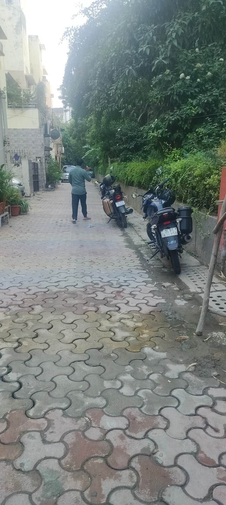  Parking, garhyog-apartment 4 Bedroom 170 Sq.Yd. Apartment In Janakpuri Delhi 9480739