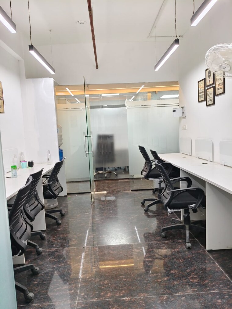 Team Area, sector 63 Commercial Office Space 610 Sq.Ft. In Sector 63 Noida 9480716