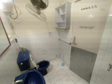 Attached Bathroom in 3 BHK Apartment at Sector 4 – for Rent