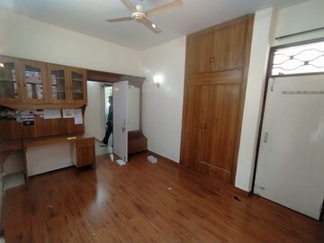 Bedroom in 3 BHK Apartment at Sector 4 – for Rent