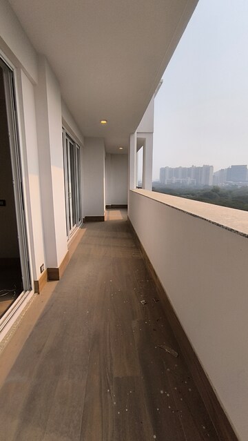 Balcony in 4 BHK Apartment at DLF The Icon, Dlf Phase V – for Sale