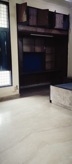 Room in 2 BHK Builder Floor at Jangpura – for Rent