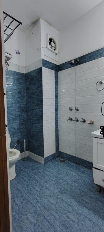 Bathroom in 3 BHK Builder Floor at Vaishali Sector 5 – for Rent