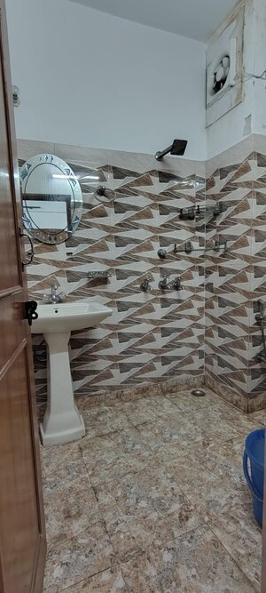 Bathroom in 3 BHK Builder Floor at Vaishali Sector 5 – for Rent