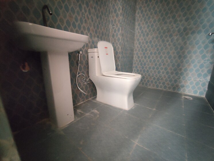 Bathroom, mr-heritage 3 Bedroom 921 Sq.Ft. Apartment In Raj Nagar Extension Ghaziabad 9480835