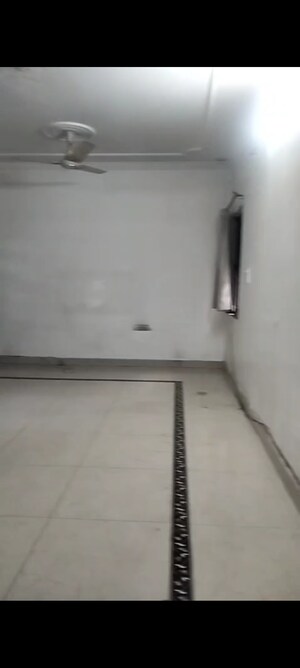 Room in 3 BHK Apartment at Vasant Kunj – for Sale