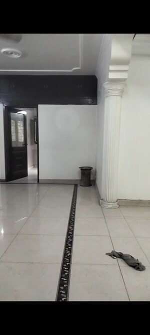 Room in 3 BHK Apartment at Vasant Kunj – for Sale