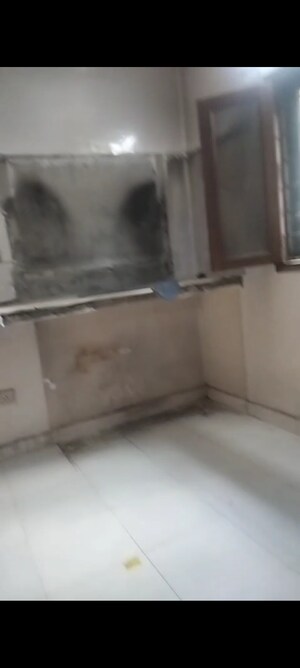 Room in 3 BHK Apartment at Vasant Kunj – for Sale