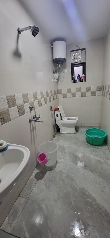 Bathroom in 1 BHK Builder Floor at Saket – for Rent