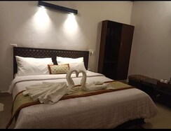4 BHK + Servant Room Apartment For Sale in DLF New Town Heights II