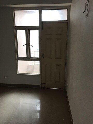 Room in 3 BHK Apartment at Supertech Cape Town, Sector 74 – for Rent