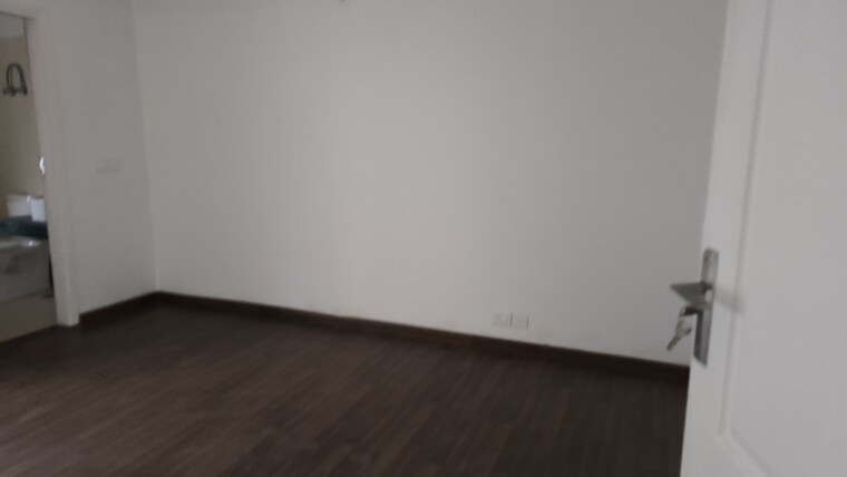 Room, puri-vip-floors 3 Bedroom 2700 Sq.Ft. Apartment In Sector 81 Faridabad 9480892