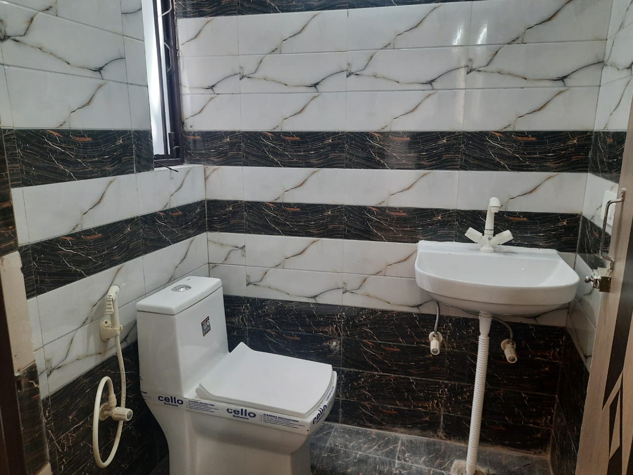 1 BHK + Pooja Room 250 Sq.Ft. Builder Floor in Jaypee Klassic Arcade