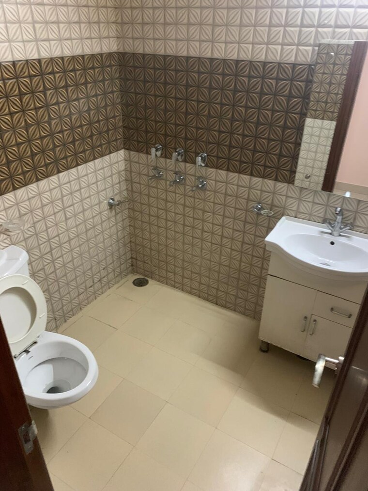 Bathroom, sector 6 2 Bedroom 1000 Sq.Ft. Independent House In Sector 6 Panchkula 9480979
