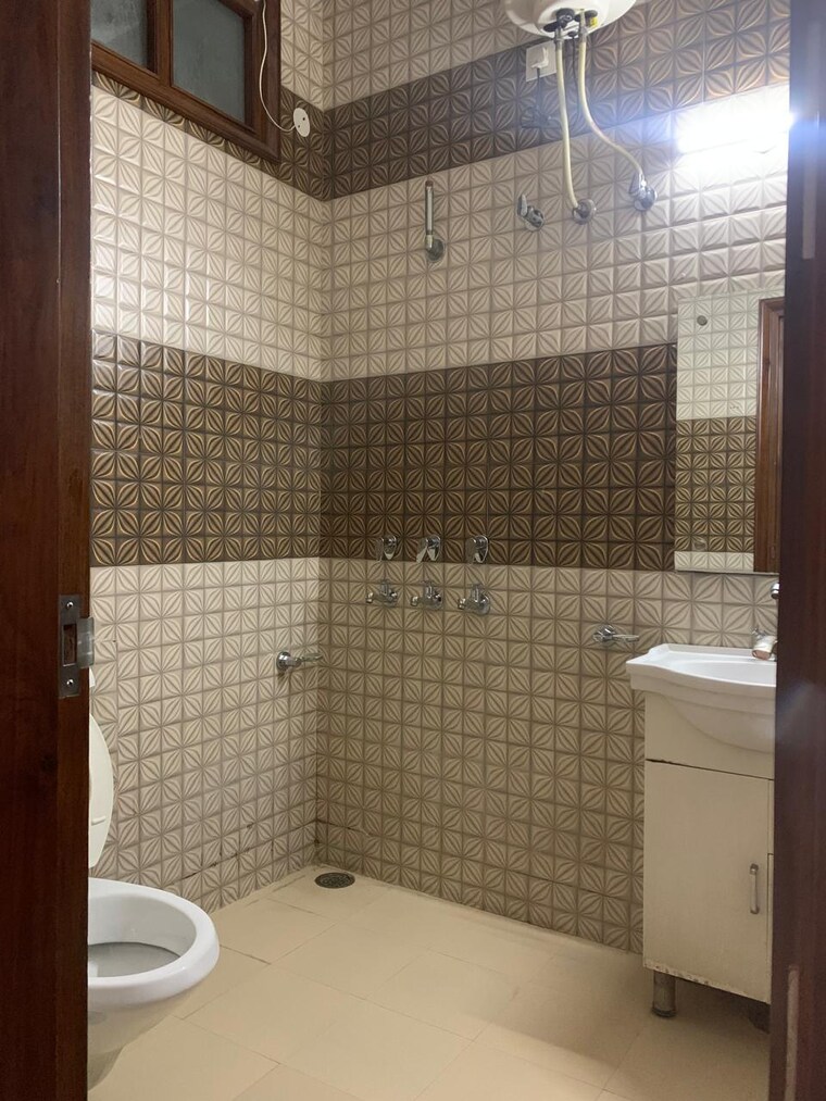 Bathroom, sector 6 2 Bedroom 1000 Sq.Ft. Independent House In Sector 6 Panchkula 9480979