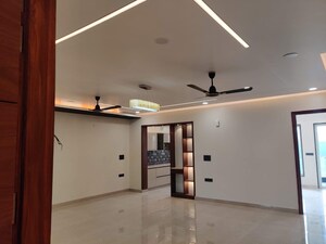 Room in 3 BHK Builder Floor at Puri Kohinoor, Sector 89 – for Sale