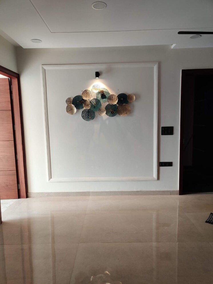 Room, puri-kohinoor 3 Bedroom 174 Sq.Yd. Builder Floor In Sector 89 Faridabad 9480931