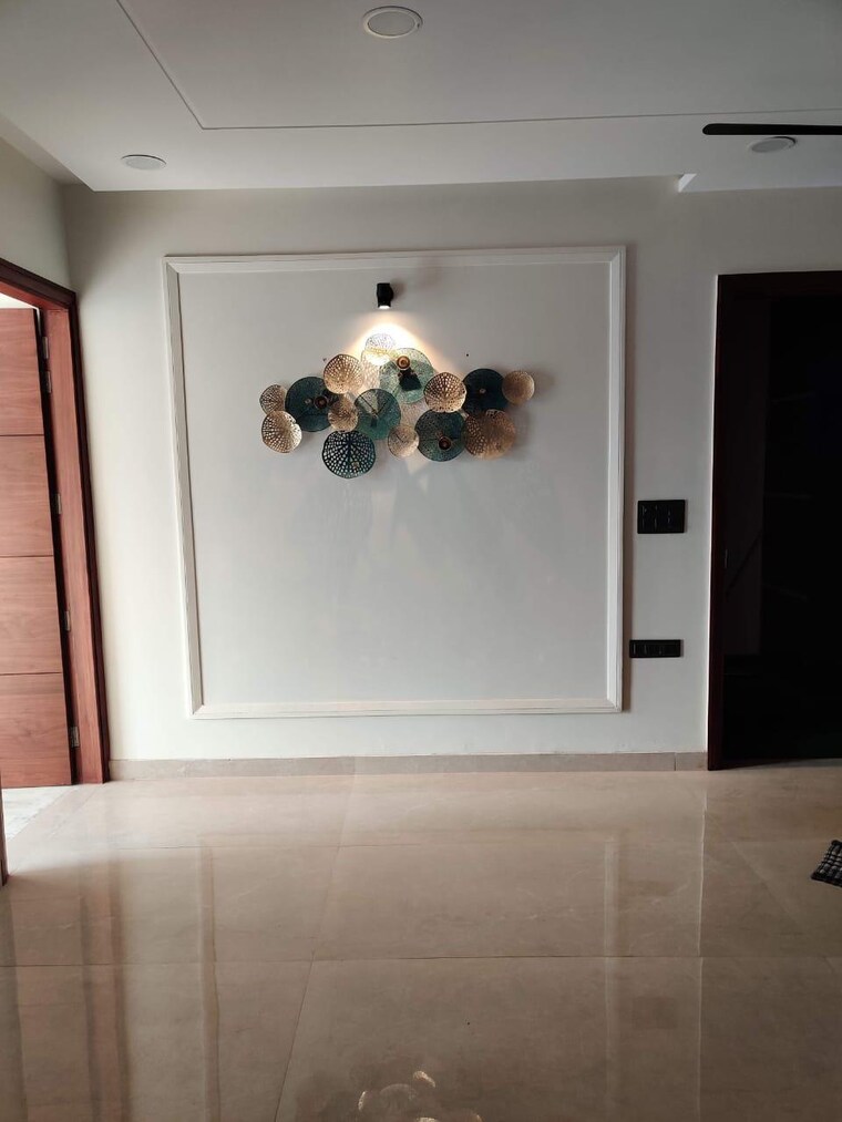 Room, puri-kohinoor 3 Bedroom 174 Sq.Yd. Builder Floor In Sector 89 Faridabad 9480931