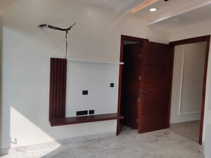 Room in 3 BHK Builder Floor at Puri Kohinoor, Sector 89 – for Sale