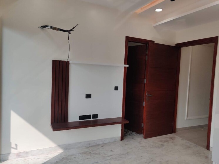 Room, puri-kohinoor 3 Bedroom 174 Sq.Yd. Builder Floor In Sector 89 Faridabad 9480931