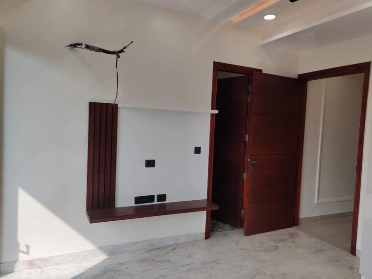 Room, puri-kohinoor 3 Bedroom 174 Sq.Yd. Builder Floor In Sector 89 Faridabad 9480931