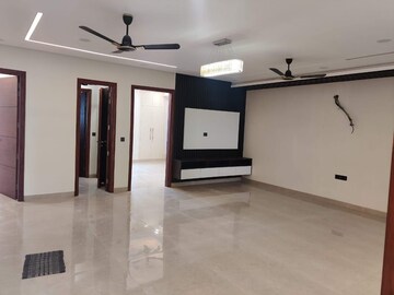 Room in 3 BHK Builder Floor at Puri Kohinoor, Sector 89 – for Sale