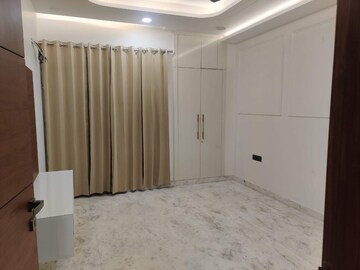 Building Lobby in 3 BHK Builder Floor at Puri Kohinoor, Sector 89 – for Sale