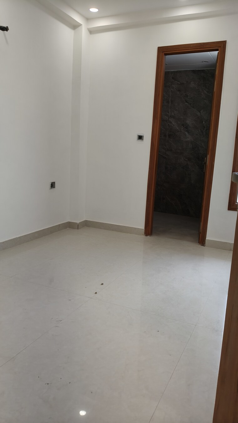 Room, sector 97 3 Bedroom 1593 Sq.Ft. Builder Floor In Sector 97 Faridabad 9480956