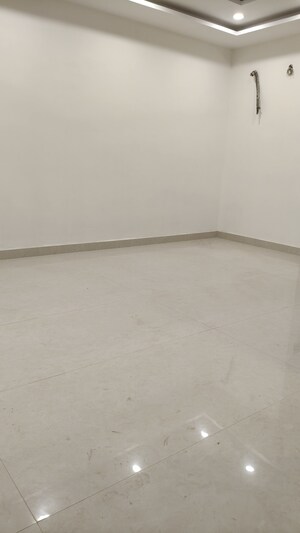 Room in 3 BHK Builder Floor at Sector 97 – for Sale