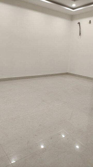 Room in 3 BHK Builder Floor at Sector 97 – for Sale