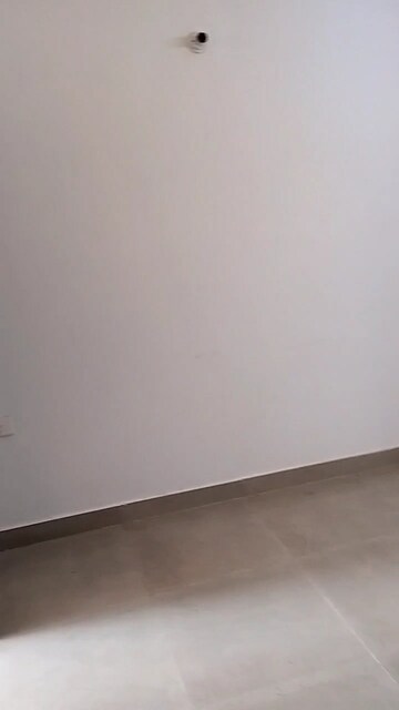 Room in 3 BHK Apartment at Supertech Cape Town, Sector 74 – for Rent